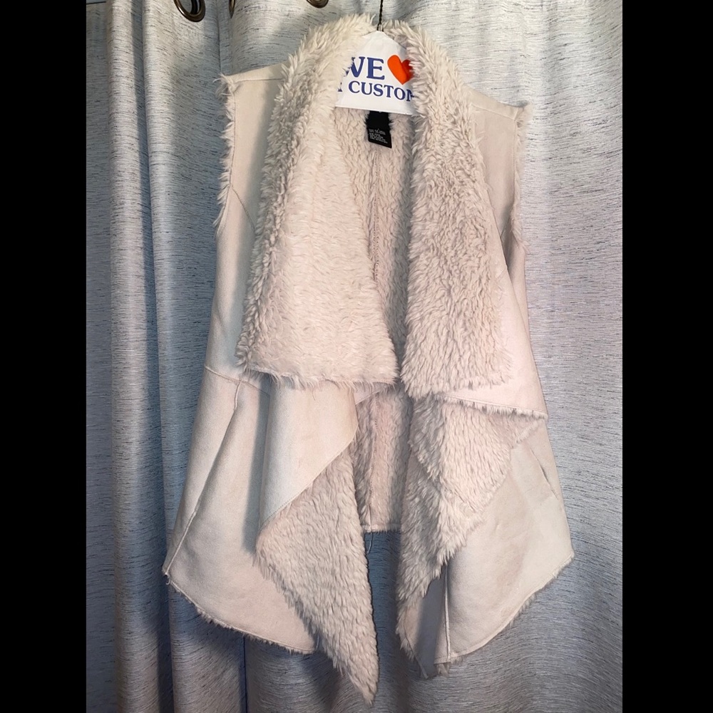 Fluffy Cream White Vest